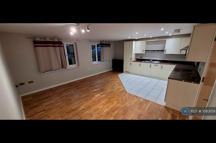 2 Bedroom Flat To Rent In Ercolani Avenue, High Wycombe, HP13