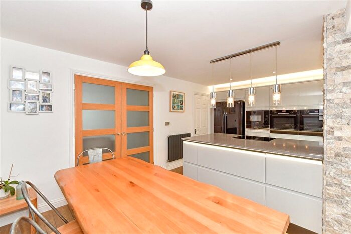 4 Bedroom Detached House For Sale In Harrier Close, Waterlooville, Hampshire, PO8