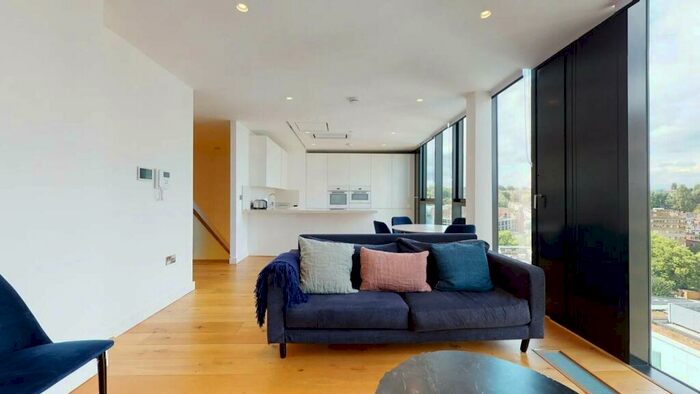 2 Bedroom Flat To Rent In Highgate Hill, N19