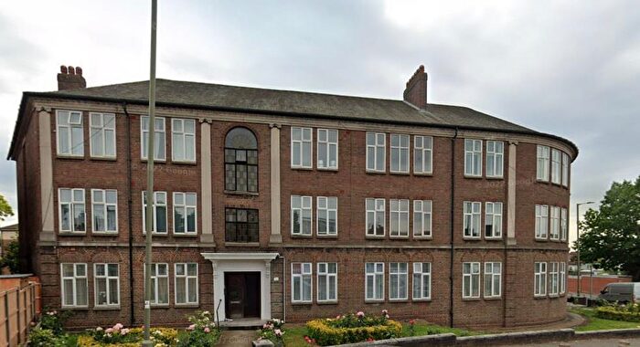 2 Bedroom Apartment To Rent In Brent Street, London, NW4