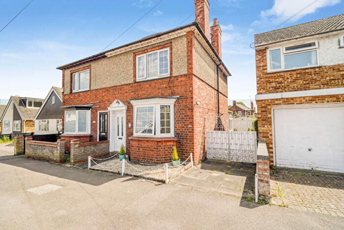2 Bedroom Semi-Detached House For Sale In Blandford Avenue, Kettering, NN16