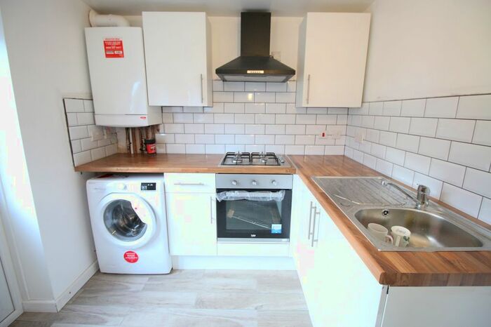 2 Bedroom Flat To Rent In The Crossways, Hounslow, TW5
