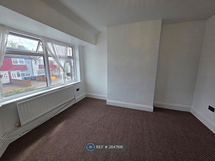 2 Bedroom Maisonette To Rent In St Marks Avenue, Gravesend, DA11