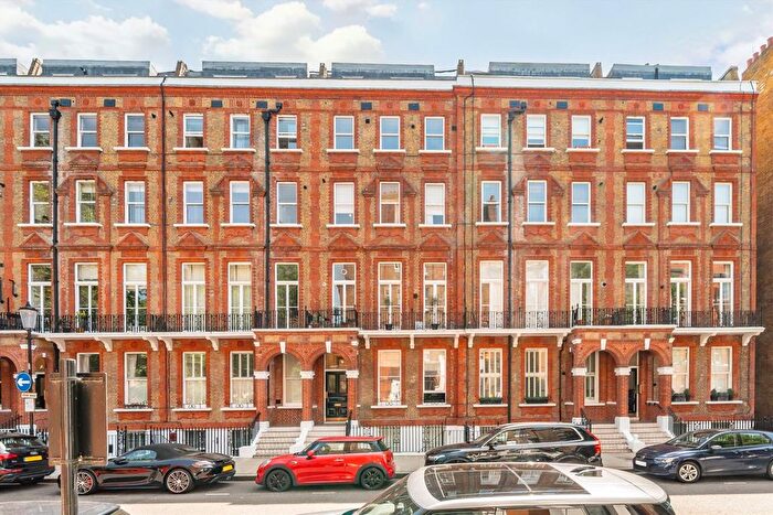 1 Bedroom Flat To Rent In Nevern Square, Earls Court, SW5