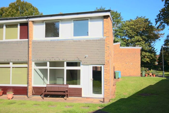 3 Bedroom End Of Terrace House To Rent In Lynton Green Maidenhead Berkshire, SL6