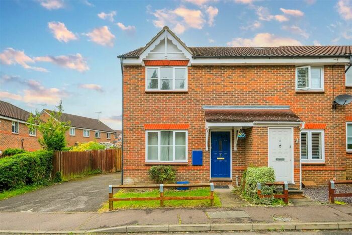 3 Bedroom End Of Terrace House To Rent In Bryony Close, Loughton, IG10