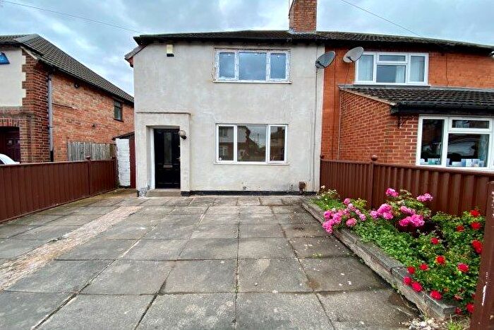 3 Bedroom Semi-Detached House To Rent In Stonehill Avenue, Leicester, LE4