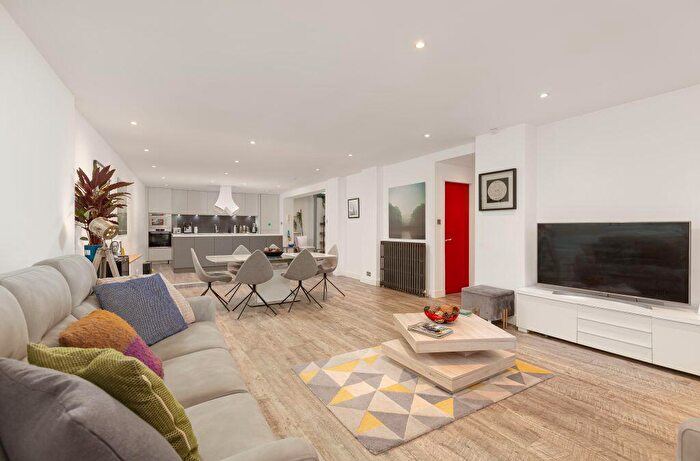 2 Bedroom Flat For Sale In Royal Park Terrace, Meadowbank, Edinburgh, EH8