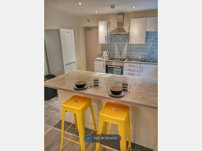 2 Bedroom Flat To Rent In Montpelier Terrace, Swansea, SA1