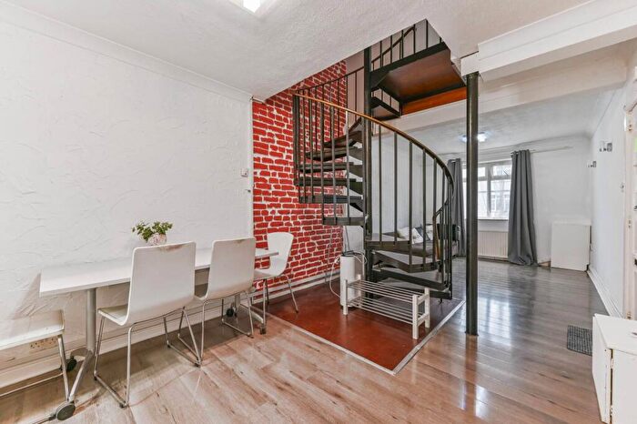 4 Bedroom Semi-Detached House To Rent In Stanley Road, Croydon, CR0