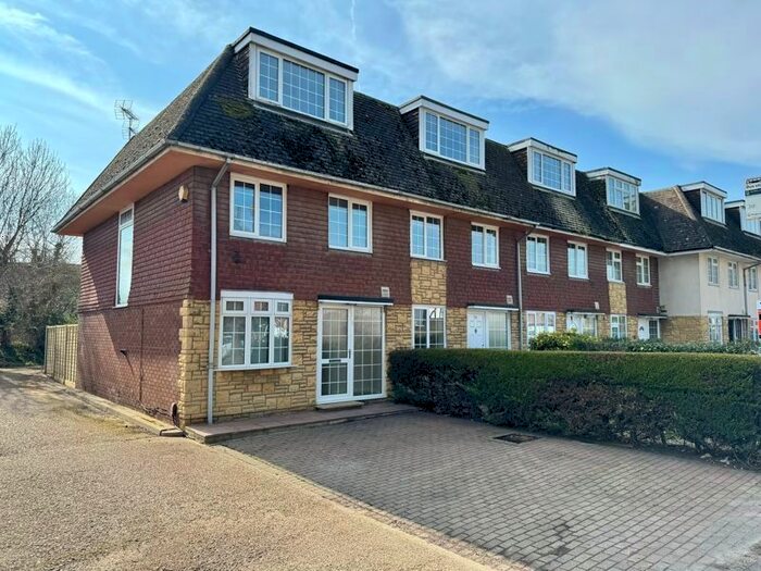 4 Bedroom End Of Terrace House To Rent In Station Road, Hayling Island, PO11