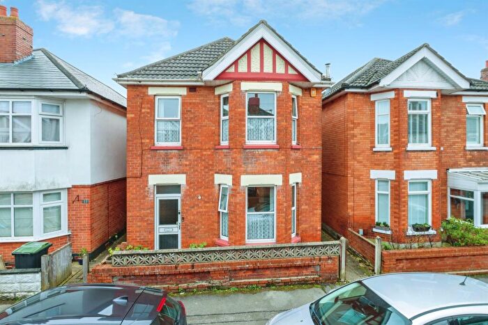 4 Bedroom Detached House For Sale In Abinger Road, Bournemouth, BH7