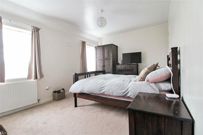 3 Bedroom Terraced House For Sale In Charlton Close, Penhill, Swindon, SN2