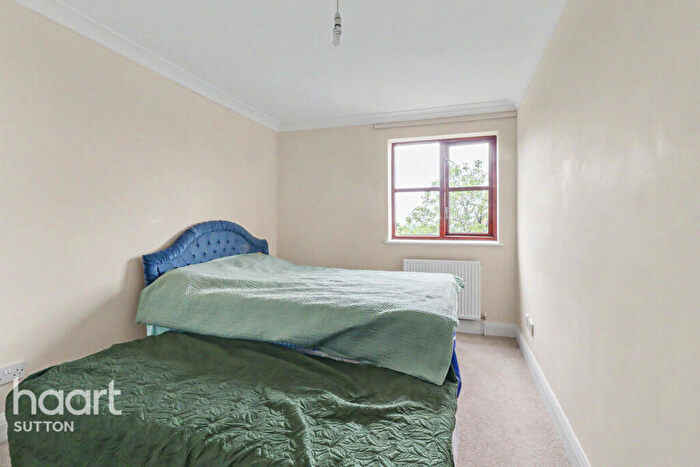 2 Bedroom Flat For Sale In Thicket Road, Sutton, SM1