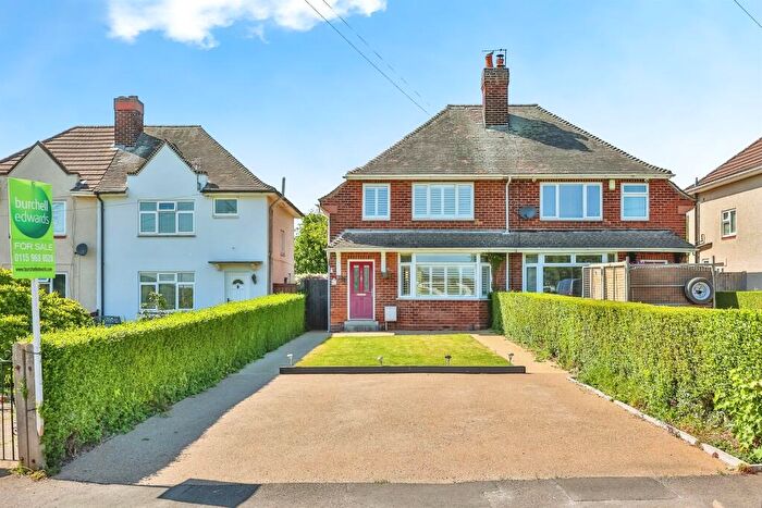 3 Bedroom Semi-Detached House For Sale In St. Johns Crescent, Hucknall, Nottingham, NG15