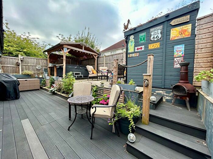 2 Bedroom Bungalow For Sale In Honey Lane, Waltham Abbey, EN9