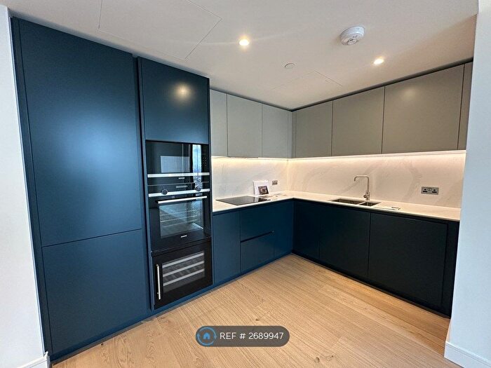 2 Bedroom Flat To Rent In Harcourt Tower, London, E14