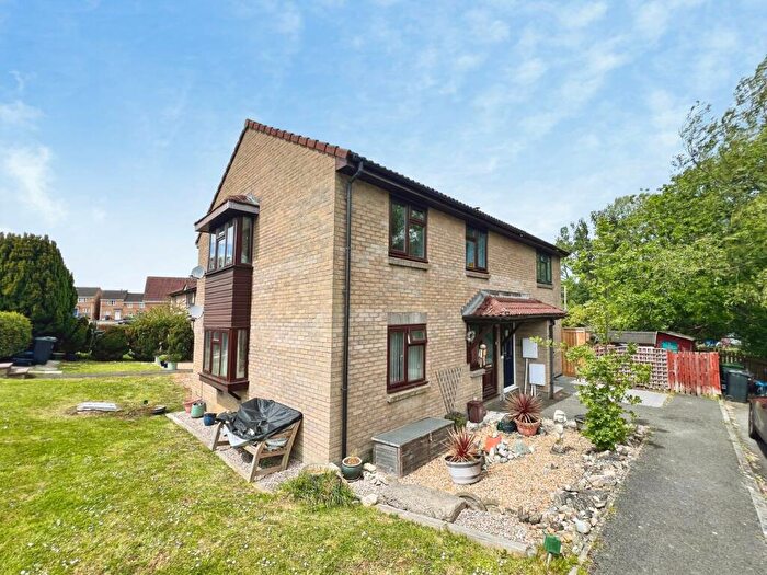 2 Bedroom Flat For Sale In The Whithys, Street, BA16