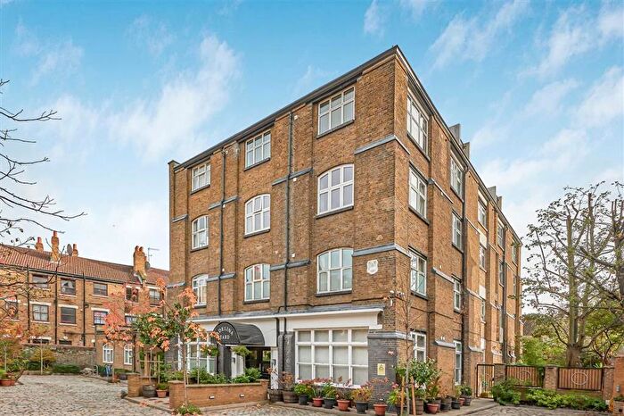 2 Bedroom Flat For Sale In Adelina Grove, Whitechapel, E1