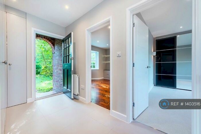 1 Bedroom Flat To Rent In Midholm Close, London, NW11