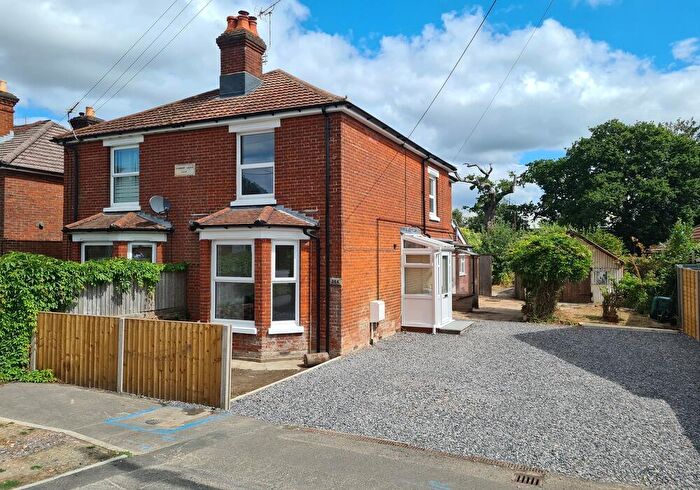 3 Bedroom Semi-Detached House For Sale In Salisbury Road, Totton, SO40