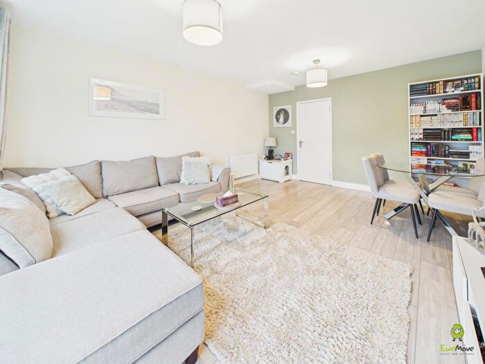 2 Bedroom Maisonette For Sale In Manor Road, Sidcup, DA15
