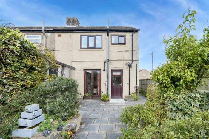 2 Bedroom End Of Terrace House For Sale In Marsh Avenue, Hope, Hope Valley, S33