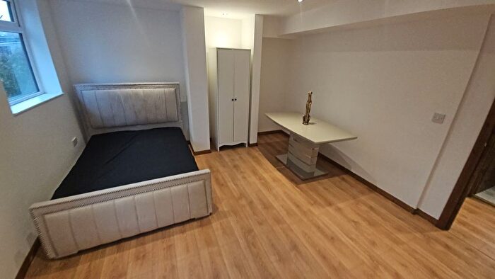 3 Bedroom Flat To Rent In Chapel Street, Luton, LU1