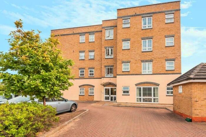 2 Bedroom Flat To Rent In Holyhead Mews, SL1