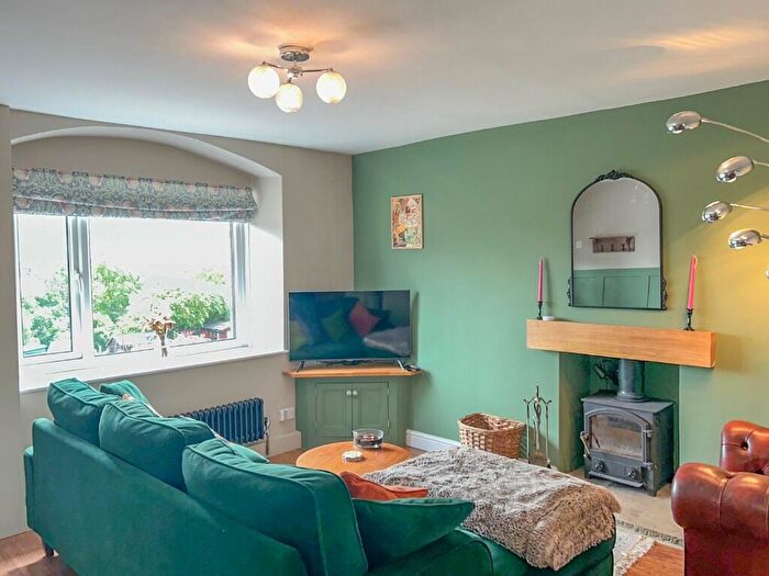 2 Bedroom Cottage To Rent In Aire View, Cononley, West Yorkshire, BD20