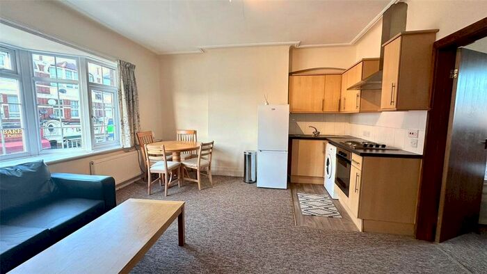 1 Bedroom Flat To Rent In Queens Avenue, London, N21