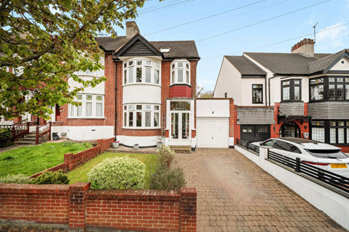 4 Bedroom End Of Terrace House For Sale In Chelsworth Drive, Plumstead, SE18
