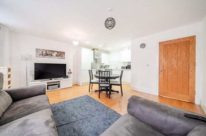 2 Bedroom Flat For Sale In Beech Avenue, South Croydon, CR2