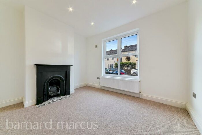 2 Bedroom End Of Terrace House To Rent In Davidson Road, Croydon, CR0