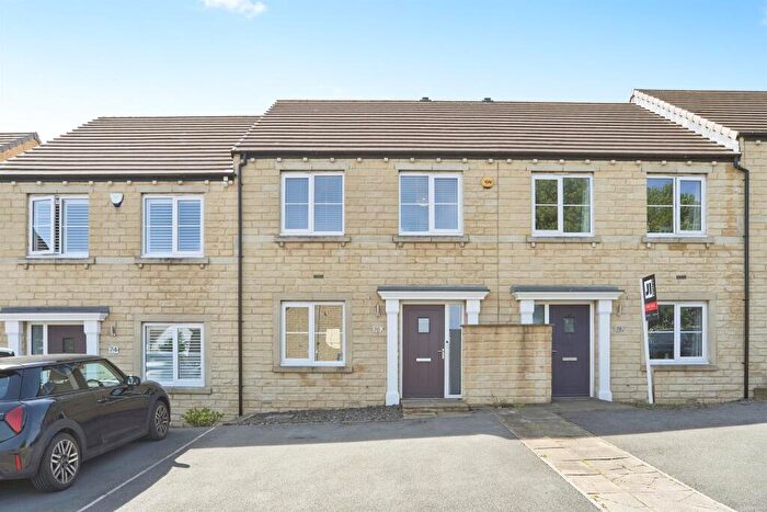 3 Bedroom Terraced House For Sale In Sandhill Fold, Idle, Bradford, BD10