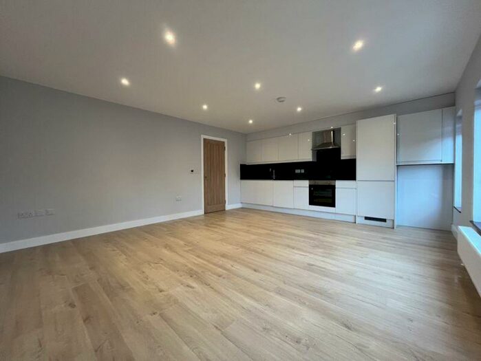 2 Bedroom Flat To Rent In Church Street, Croydon, CR0