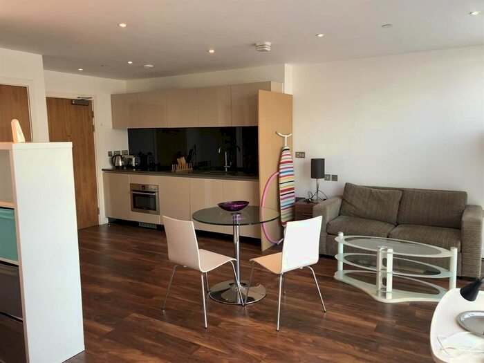 1 Bedroom Flat To Rent In Milliners Wharf, Munday Street, Manchester, M4