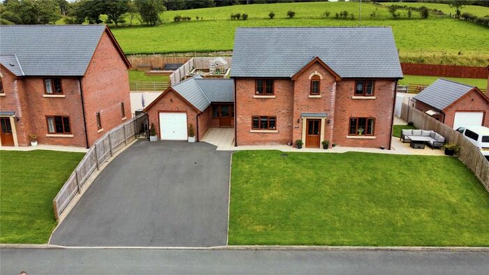 4 Bedroom Detached House For Sale In Pen Rhos Y Maen, Llanidloes, Powys, SY18