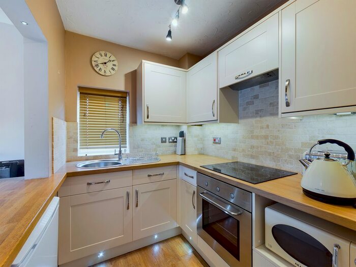 1 Bedroom Flat For Sale In Longmeadow, Broadclyst, Exeter, EX5