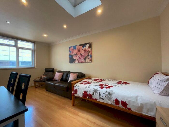 2 Bedroom Flat To Rent In Cromwell Road, London, SW7