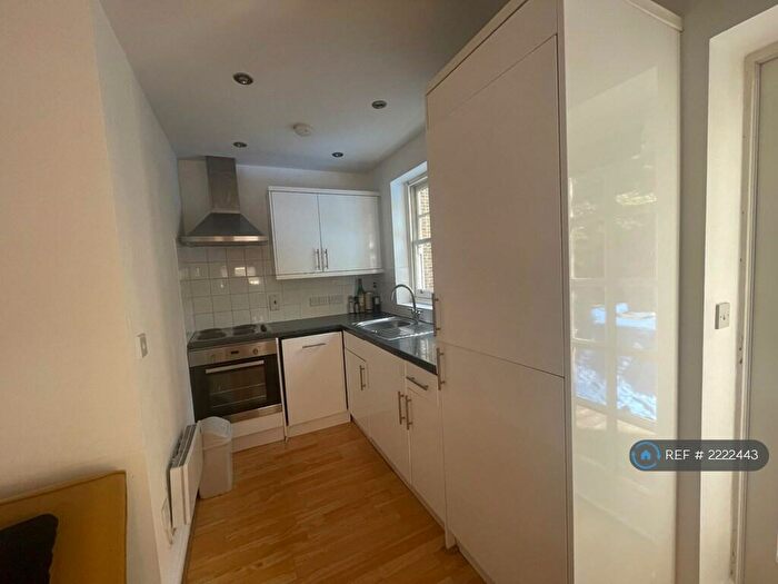 1 Bedroom Flat To Rent In Commercial Road, London, E1