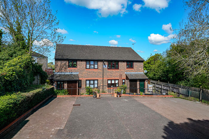 1 Bedroom Maisonette For Sale In Falcon Ridge, Berkhamsted, HP4