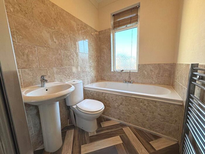 3 Bedroom Detached House For Sale In Lightbown Avenue, Blackpool, FY3