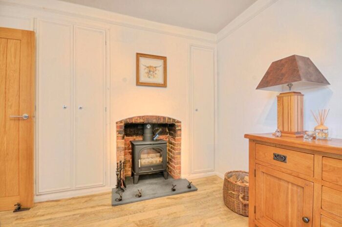 2 Bedroom Bungalow For Sale In June Lane, Midhurst, West Sussex, GU29