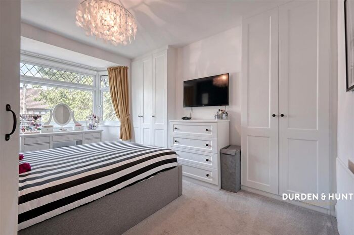 3 Bedroom Terraced House For Sale In Globe Road, Hornchurch, RM11