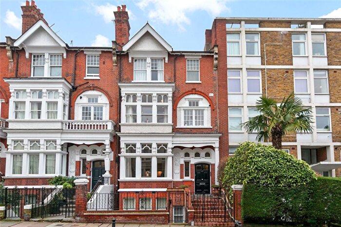 2 Bedroom Flat To Rent In Richmond Hill, Richmond, TW10