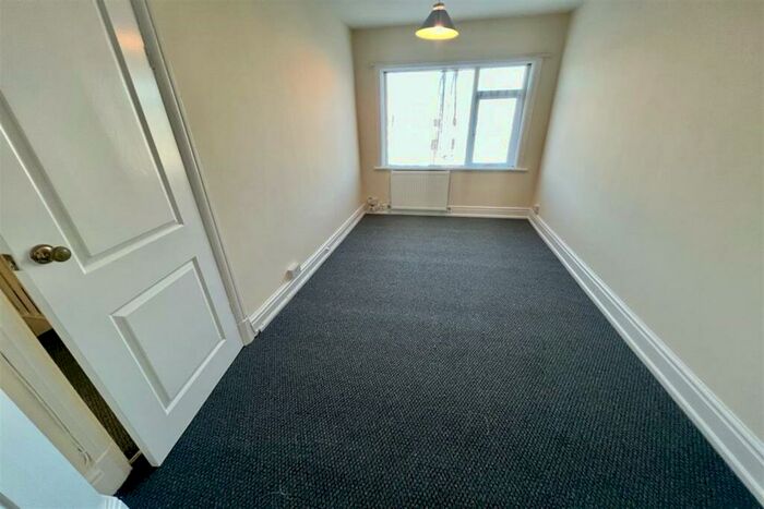 1 Bedroom Flat To Rent In Room, Shirley Road, SO15