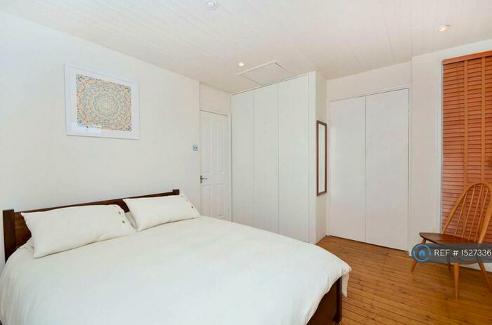 1 Bedroom Maisonette To Rent In Samuel Close, London, E8