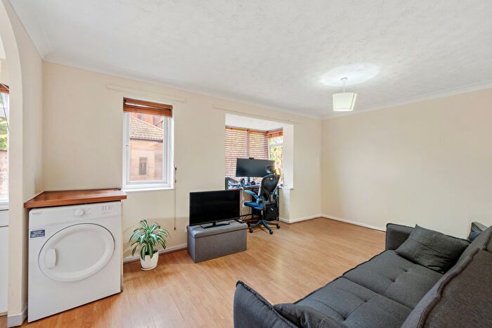 1 Bedroom Flat For Sale In Kipling Drive, Wimbledon, SW19