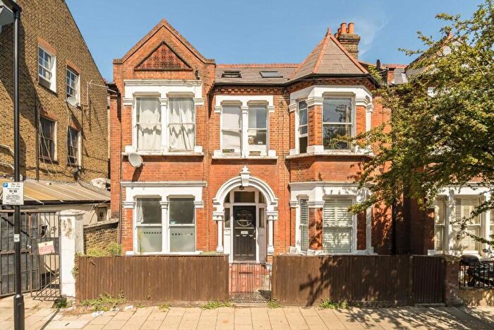 2 Bedroom Flat To Rent In Englewood Road, Clapham South, SW12